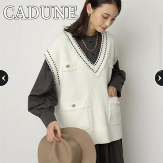 ジャスグリッティー(JUSGLITTY)の【美品】CADUNE Vネックステッチニットベスト 38 白(ベスト/ジレ)