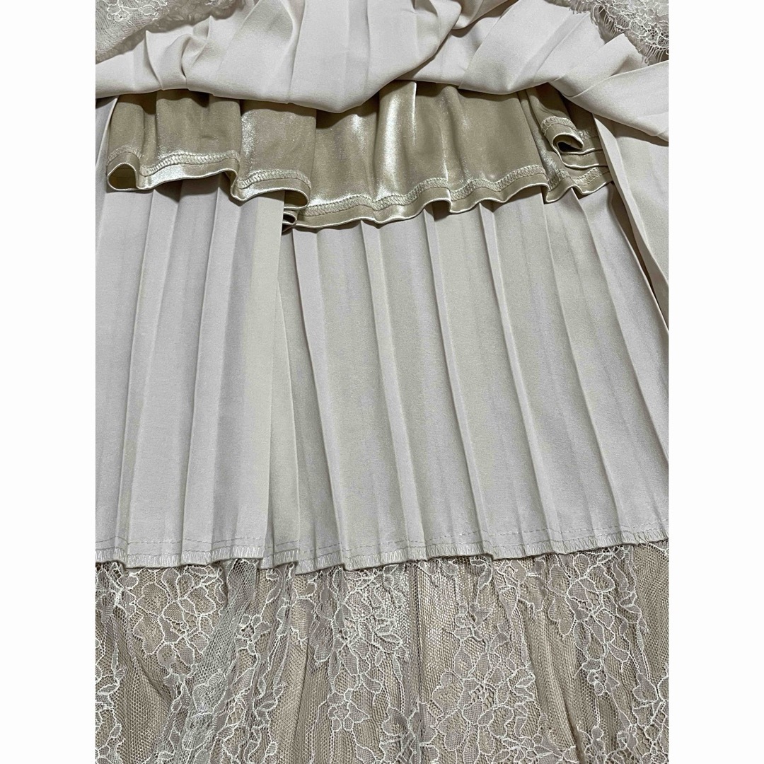 natural couture(ナチュラルクチュール)のスカラップヘムプリーツスカート レディースのスカート(ロングスカート)の商品写真