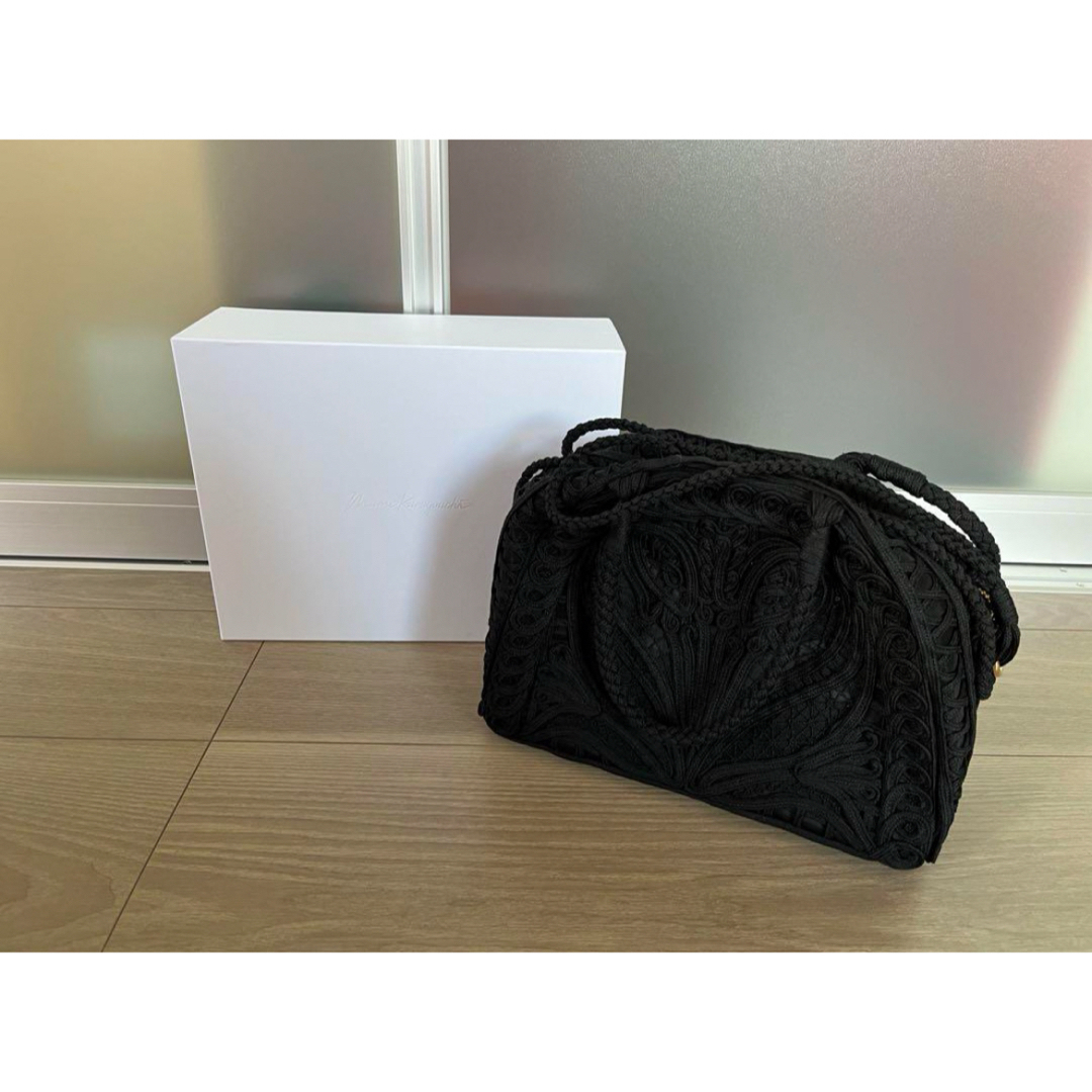 mame(マメ)のMame Kuroguchi コード刺繍ハンドバッグ  ブラック レディースのバッグ(ハンドバッグ)の商品写真
