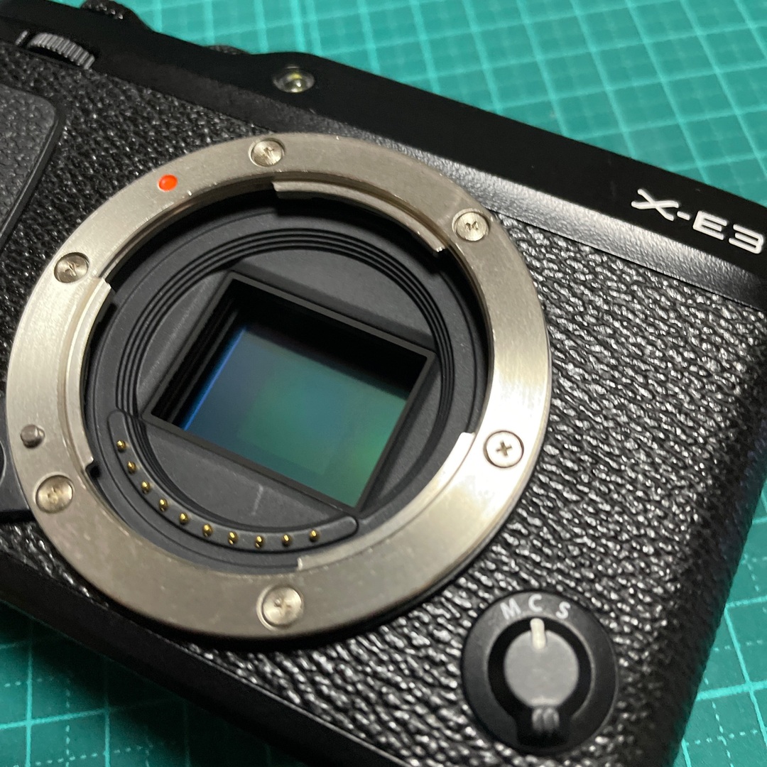 富士フイルム(フジフイルム)の富士フィルム　X-E3 スマホ/家電/カメラのカメラ(ミラーレス一眼)の商品写真