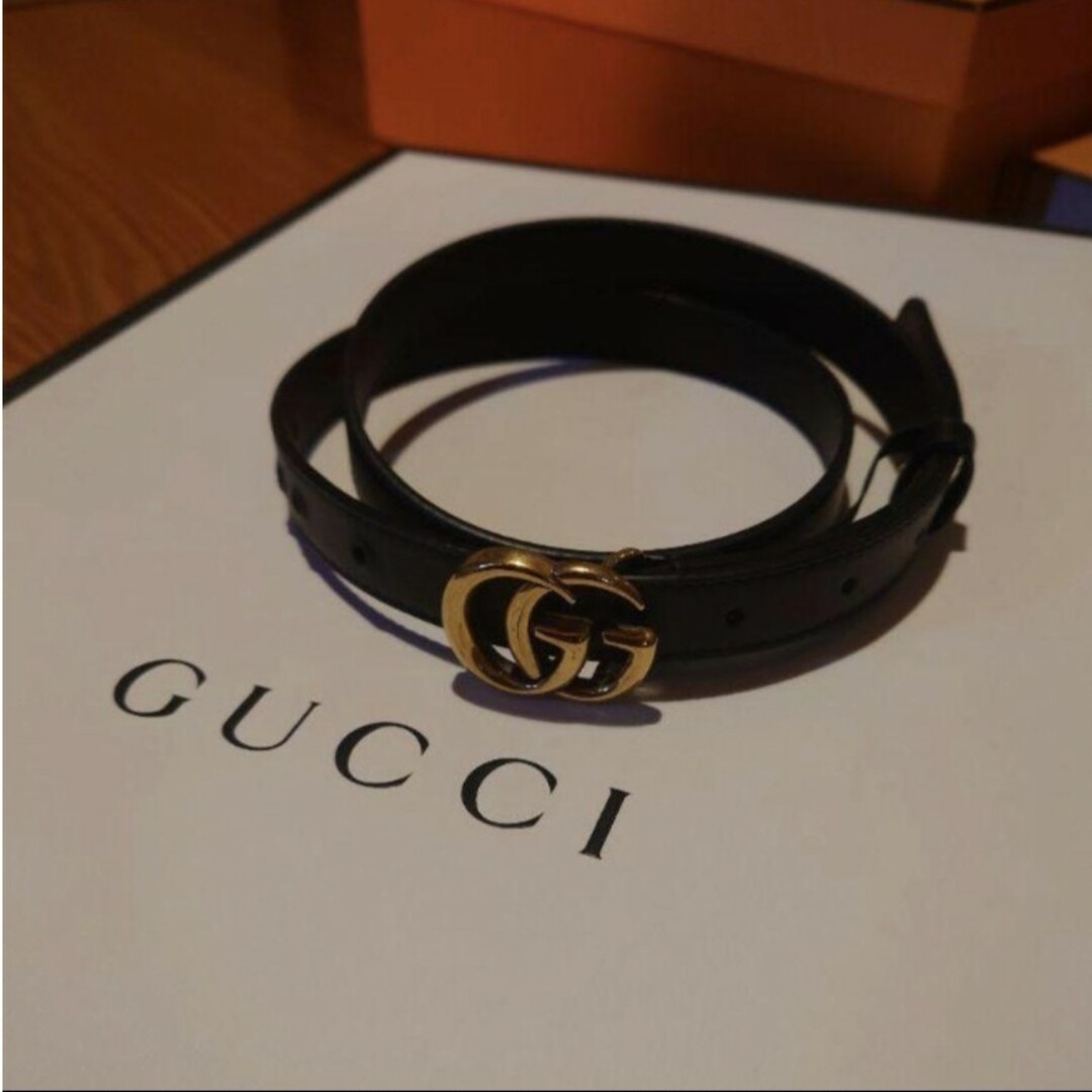 Gucci(グッチ)のGUCCIレザーダブルGバックルベルト黒ブラック素材　レザー ブラックGUC レディースのファッション小物(ベルト)の商品写真