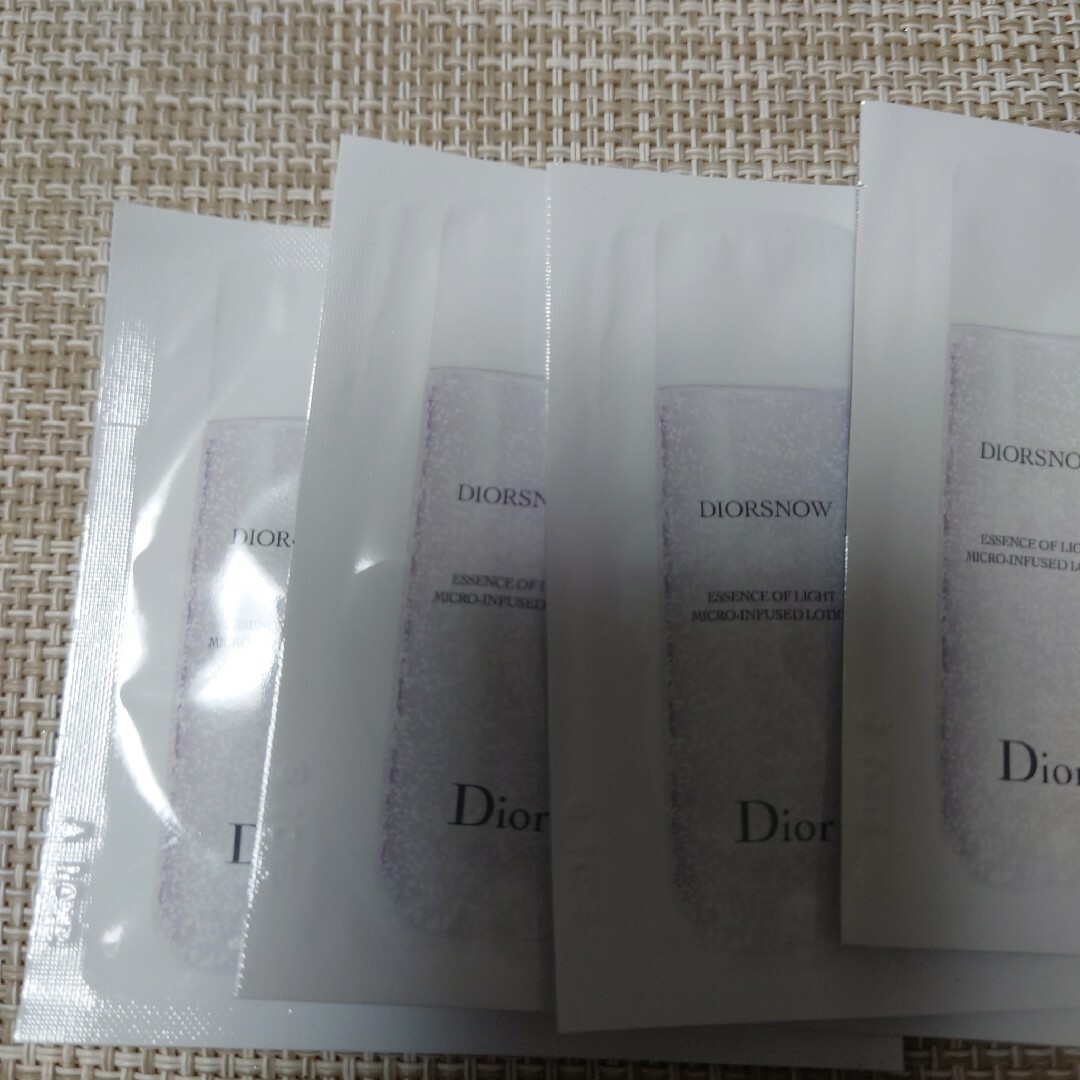 Christian Dior(クリスチャンディオール)の即日発送します！【新品・未使用】ディオール　スノーエッセンスローション　６個 コスメ/美容のスキンケア/基礎化粧品(化粧水/ローション)の商品写真