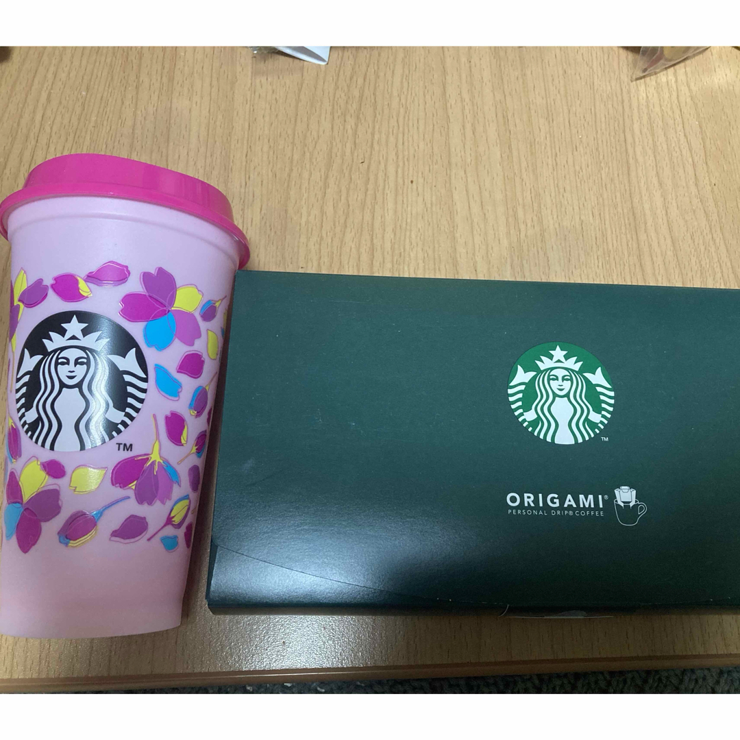 Starbucks(スターバックス)のスターバックスリユーザブルカップ(桜)とオリガミギフトセットの2点セット インテリア/住まい/日用品のキッチン/食器(タンブラー)の商品写真