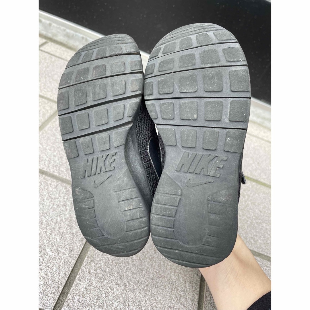 NIKE(ナイキ)のNIKEスニーカー　タンジュン キッズ/ベビー/マタニティのキッズ靴/シューズ(15cm~)(スニーカー)の商品写真