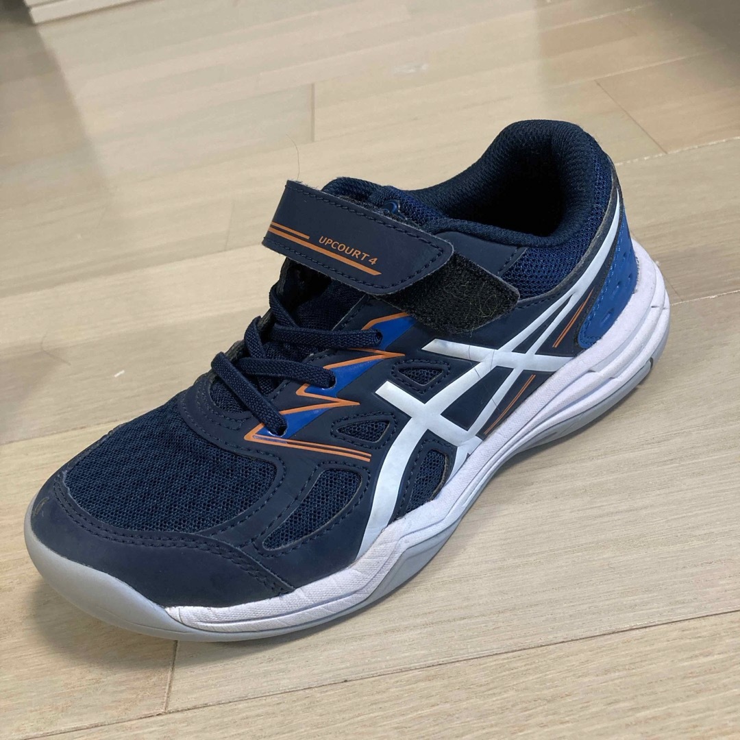 asics(アシックス)のジュニアテニスシューズ　asics 21cm スポーツ/アウトドアのテニス(シューズ)の商品写真