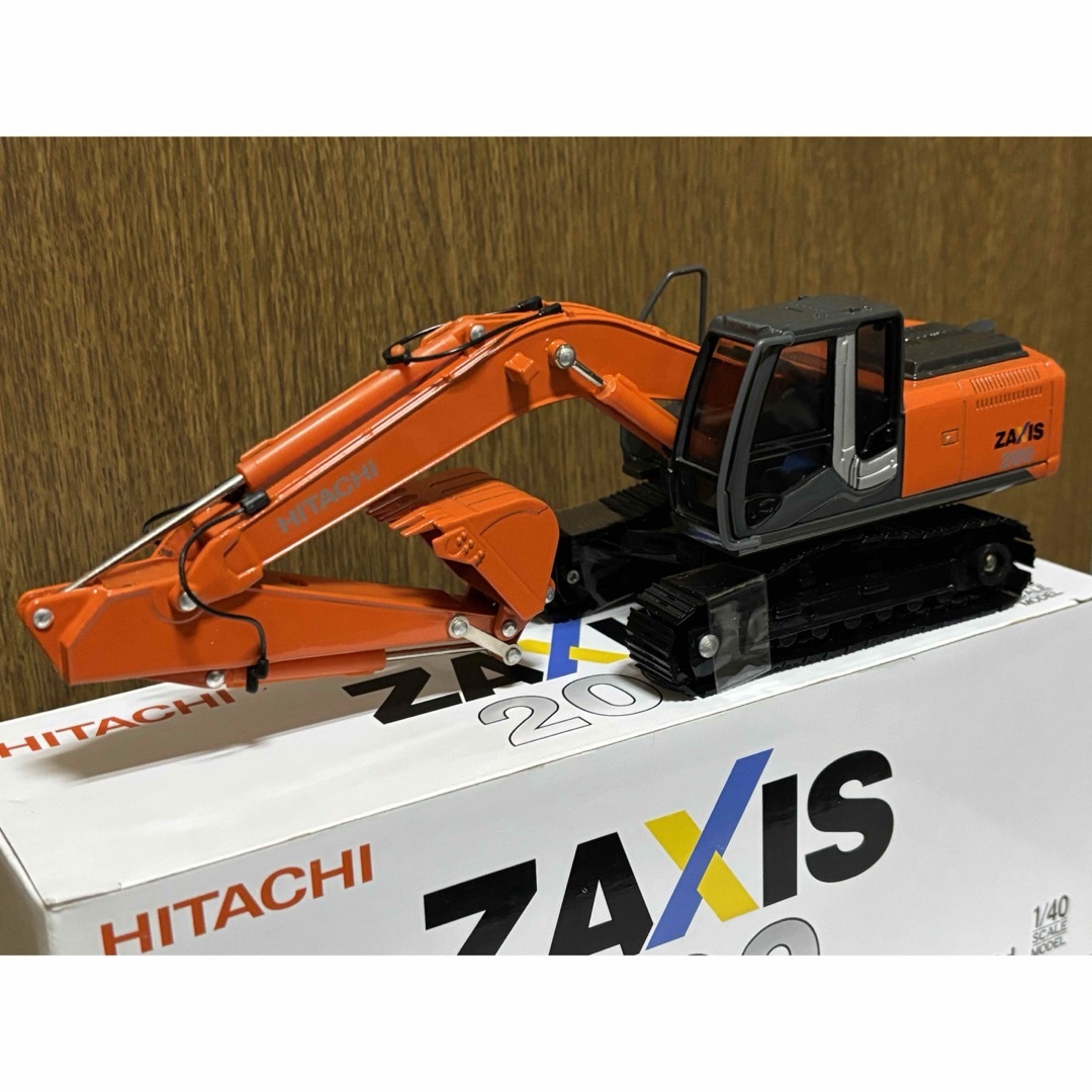 日立(ヒタチ)のHITACHI ZAXIS200 1/40 日立建機 ユンボ　重機　ショベル エンタメ/ホビーのおもちゃ/ぬいぐるみ(ミニカー)の商品写真