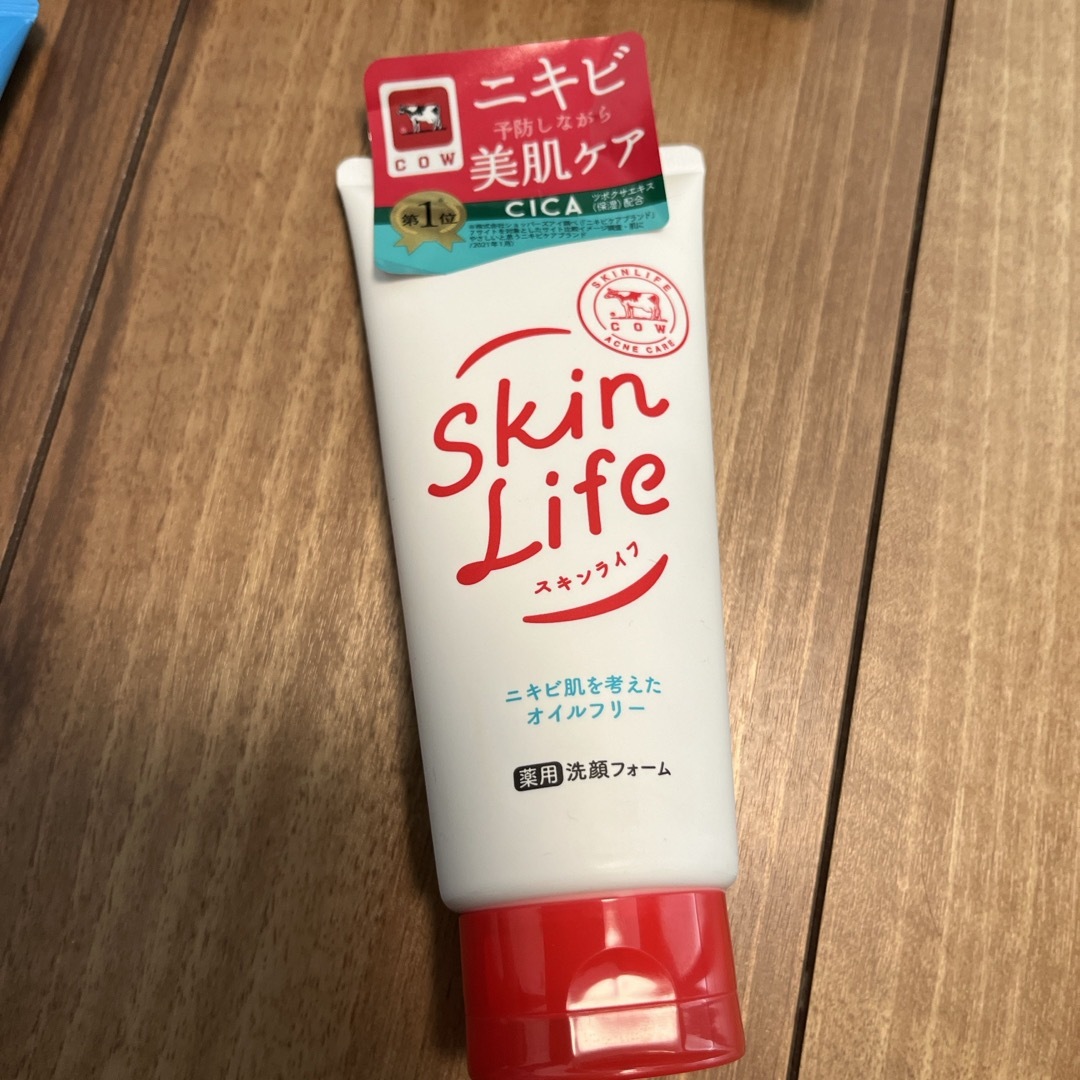 牛乳石鹸(ギュウニュウセッケン)のまとめ売り　スキンライフ 薬用泡のふんわり洗顔 詰替用 140mL洗顔専科  コスメ/美容のスキンケア/基礎化粧品(洗顔料)の商品写真