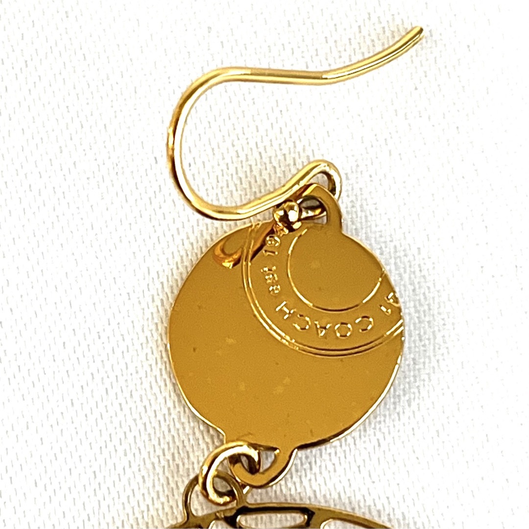 COACH(コーチ)の美品✨ Vintage Coach Gold-Tone C Dangle ピアス レディースのアクセサリー(ピアス)の商品写真