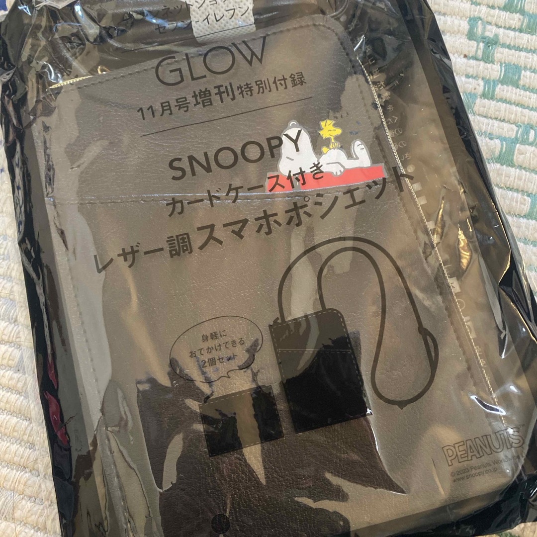 SNOOPY(スヌーピー)のスヌーピー　カードケース付きレザー調スマホポシェット レディースのバッグ(ショルダーバッグ)の商品写真