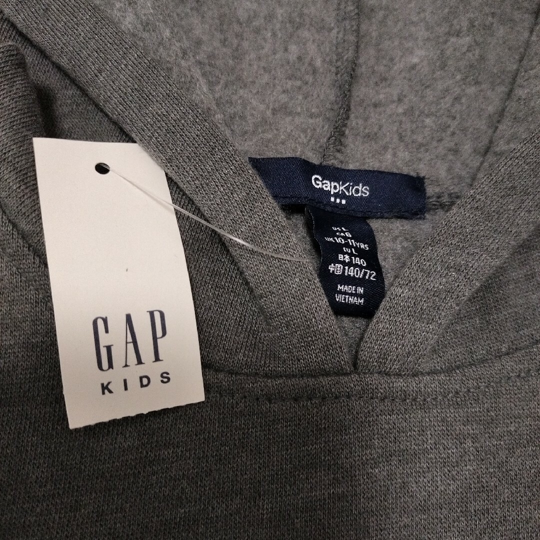 GAP(ギャップ)のGAP　Gap　ギャップ　パーカー　スウェット　トレーナー　新品　140　１４０ キッズ/ベビー/マタニティのキッズ服男の子用(90cm~)(Tシャツ/カットソー)の商品写真