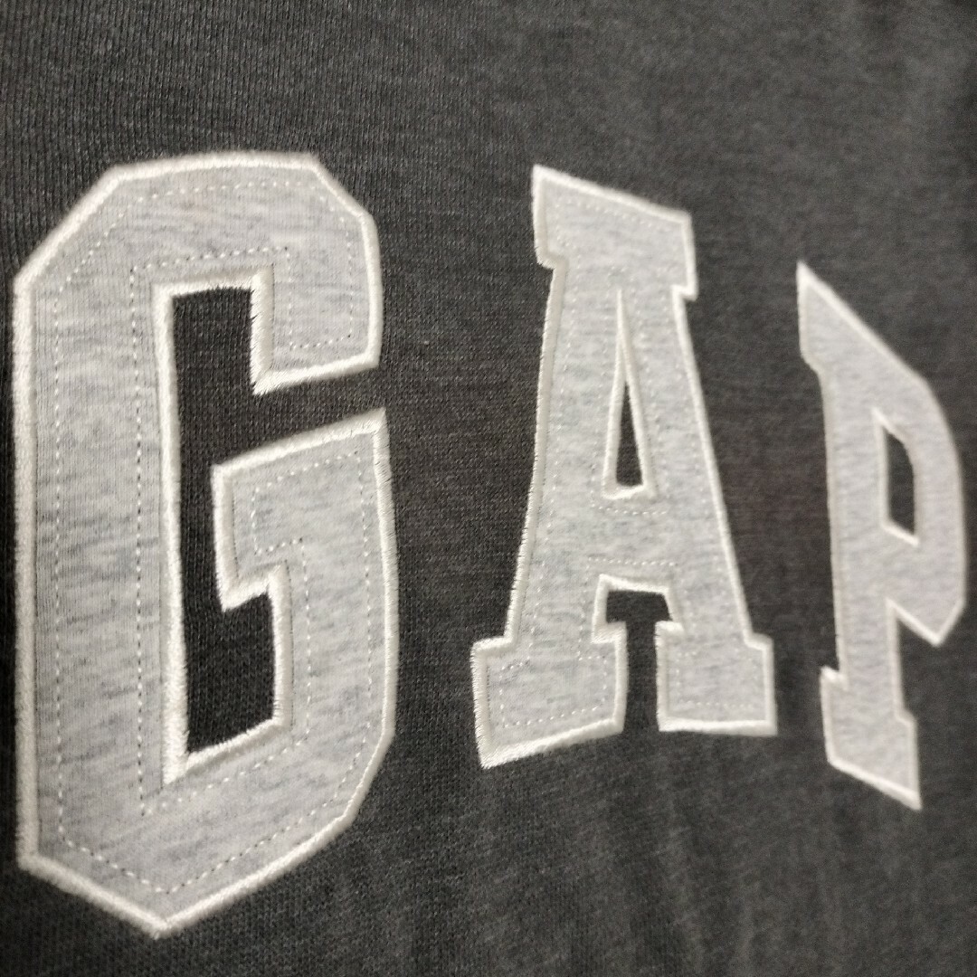 GAP(ギャップ)のGAP　Gap　ギャップ　パーカー　スウェット　トレーナー　新品　140　１４０ キッズ/ベビー/マタニティのキッズ服男の子用(90cm~)(Tシャツ/カットソー)の商品写真