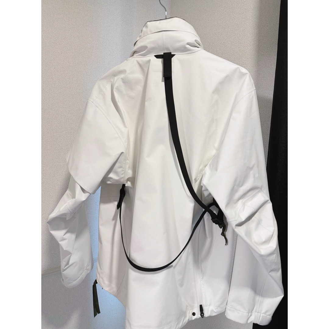 ARC'TERYX(アークテリクス)の美品　J101-GT  ホワイト　アクロニウム　シェルジャケット メンズのジャケット/アウター(ナイロンジャケット)の商品写真