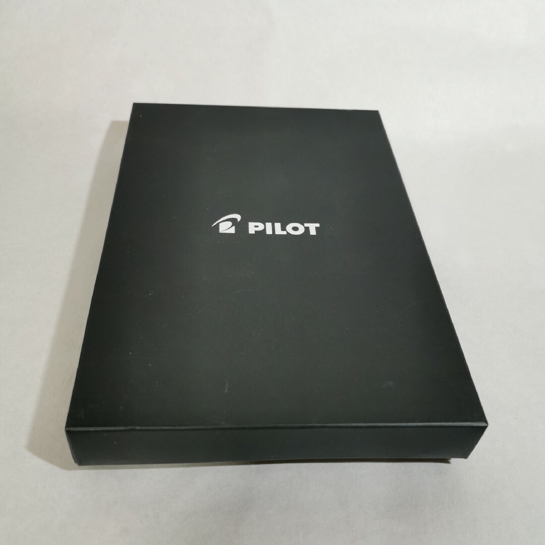 PILOT(パイロット)のPILOT パイロット GRANCE 油性ボールペン＆ペンケース 箱入り未使用 インテリア/住まい/日用品の文房具(ペン/マーカー)の商品写真