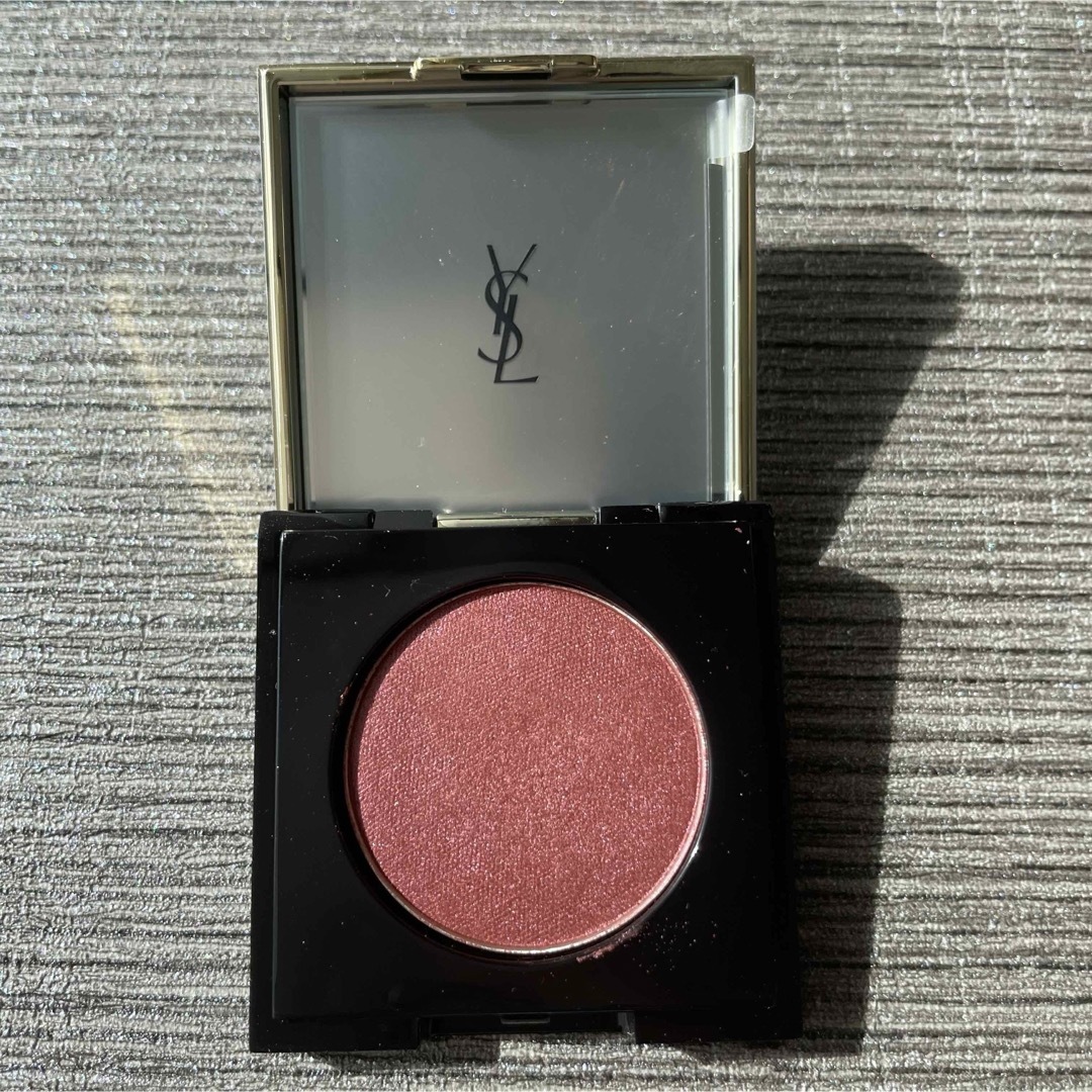 Yves Saint Laurent Beaute(イヴサンローランボーテ)のイヴサンローラン 大人気口紅リップ&アイシャドウ 2点セット コスメ/美容のベースメイク/化粧品(口紅)の商品写真