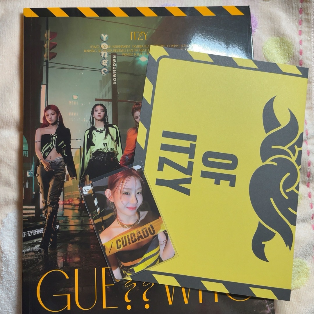 ITZY(イッチ)のitzy gue??who チェリョントレカ　アルバム エンタメ/ホビーのCD(K-POP/アジア)の商品写真