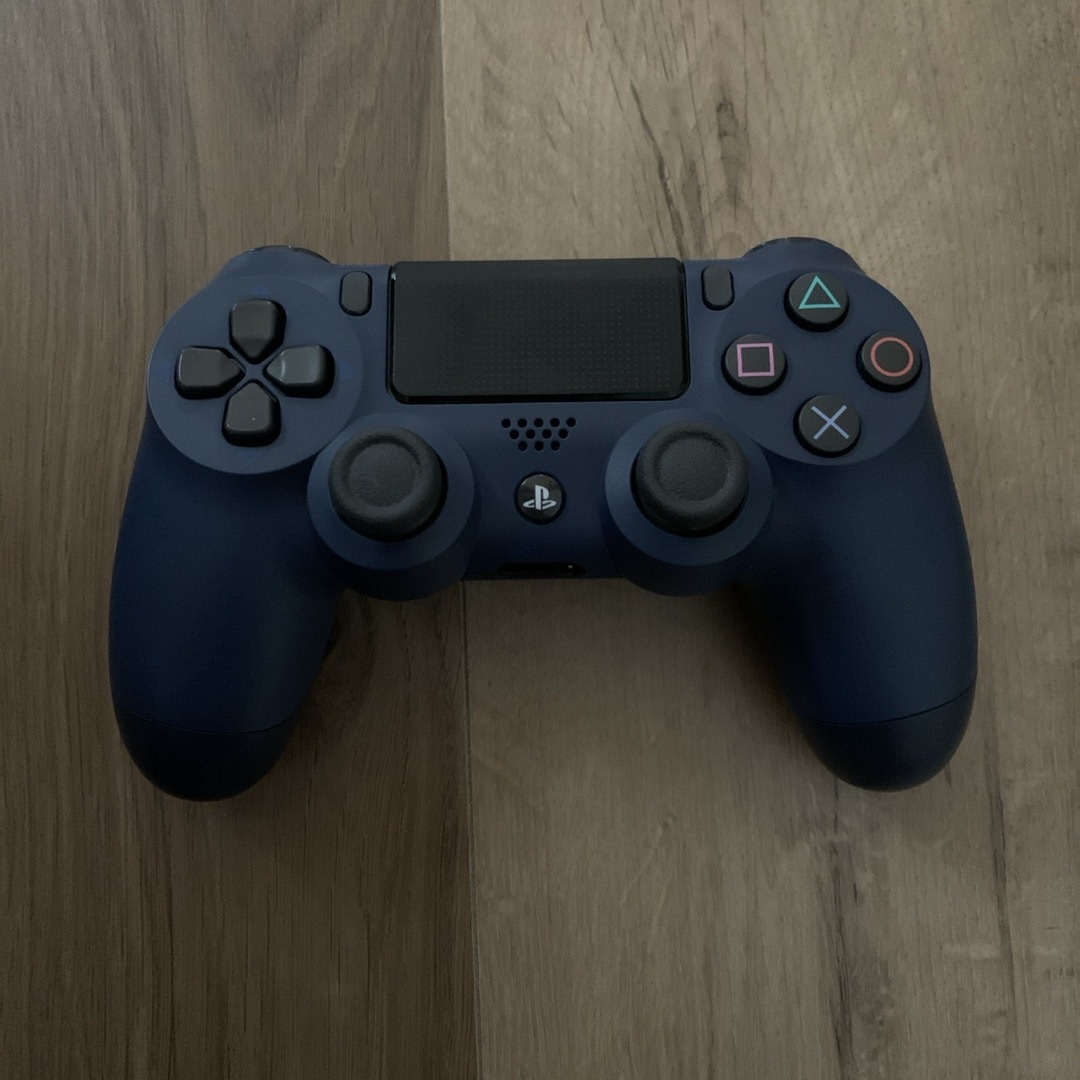 SONY(ソニー)のPS4 ワイヤレスコントローラー（DUALSHOCK4） ミッドナイト・ブルー  エンタメ/ホビーのゲームソフト/ゲーム機本体(家庭用ゲーム機本体)の商品写真