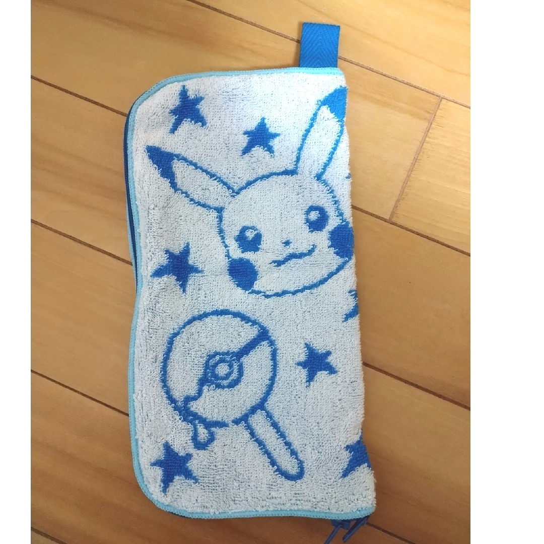 .POUCH(ドットポーチ)の新品・ポケットモンスター タオルのふりしてコソッとポーチ ピカチュウ&ポッチャマ エンタメ/ホビーのおもちゃ/ぬいぐるみ(キャラクターグッズ)の商品写真