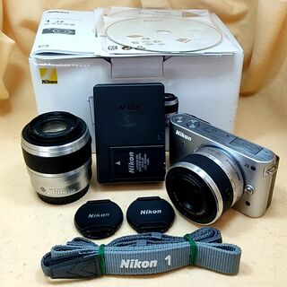 Nikon - ミラーレス一眼カメラ Nikon 1 J2 Wズームレンズ シルバー