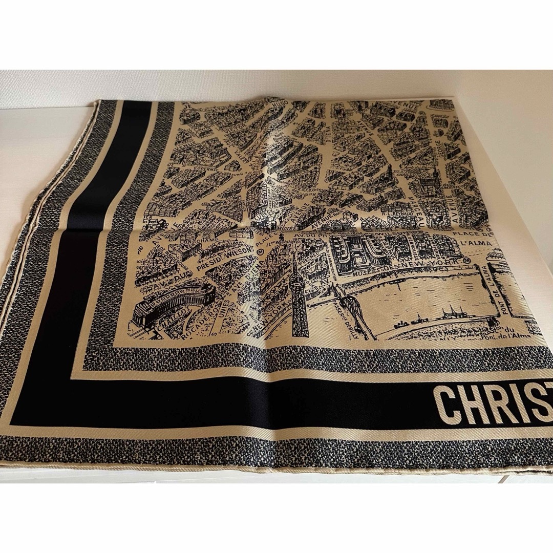 Christian Dior(クリスチャンディオール)のDior スクエアスカーフ 90×90 Plan de Paris ベージュ レディースのファッション小物(バンダナ/スカーフ)の商品写真