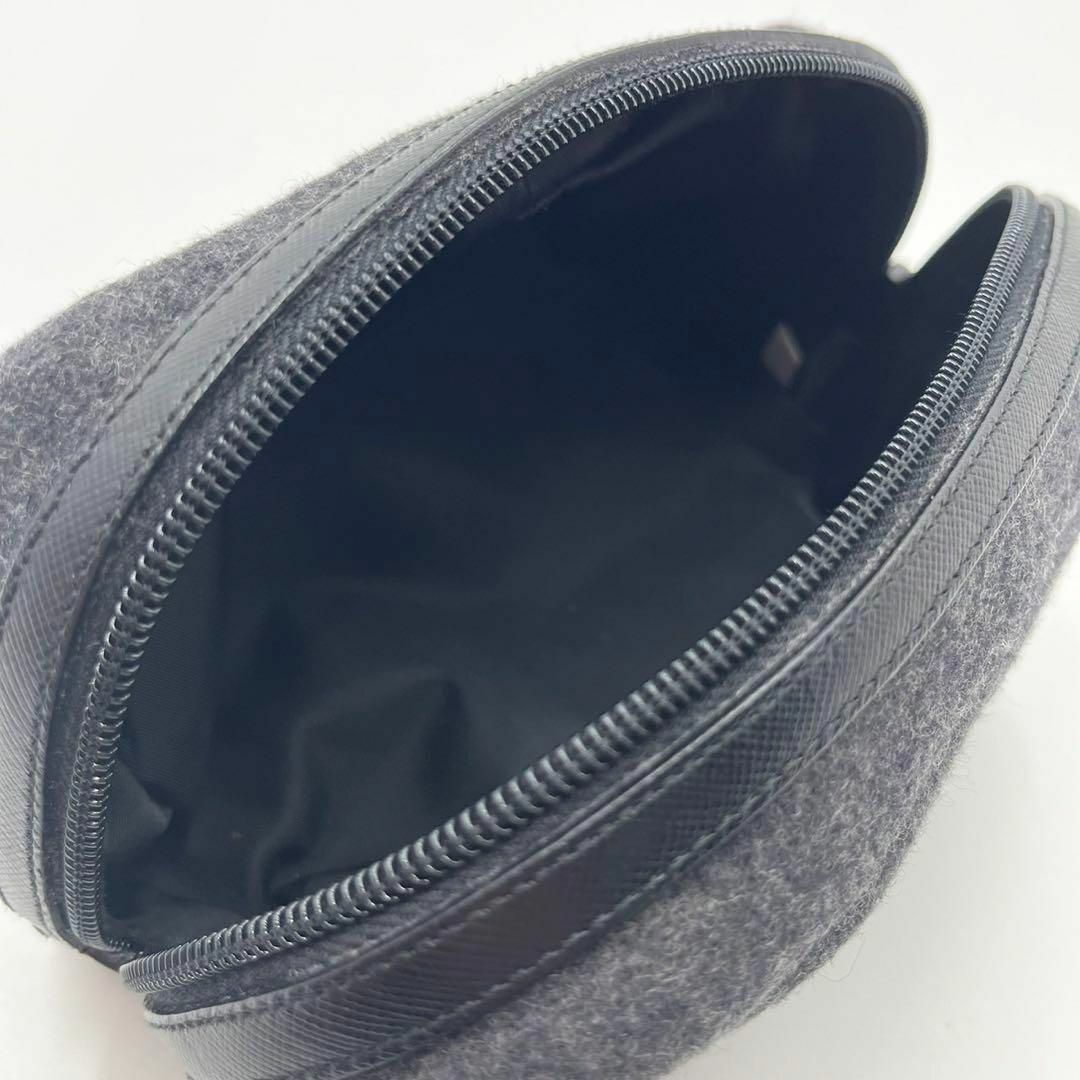 【極美品】PRADA プラダ ポーチ バニティ 三角ロゴ ウール グレー 【極美品】PRADA プラダ ポーチ バニティ 三角ロゴ ウール グレー
