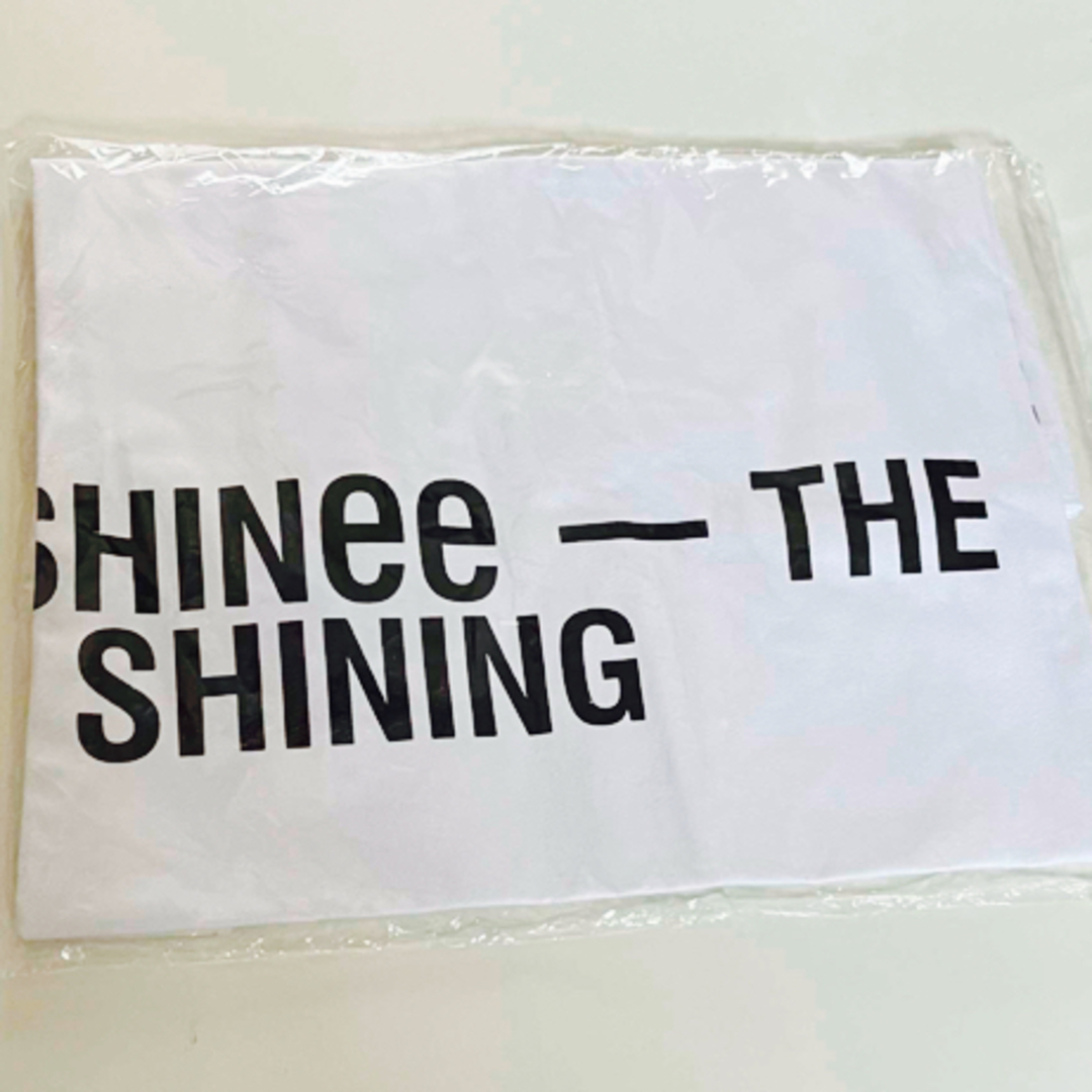 SHINee(シャイニー)の【新品】SHINee THE SHINNIGエコバッグ エンタメ/ホビーのタレントグッズ(アイドルグッズ)の商品写真