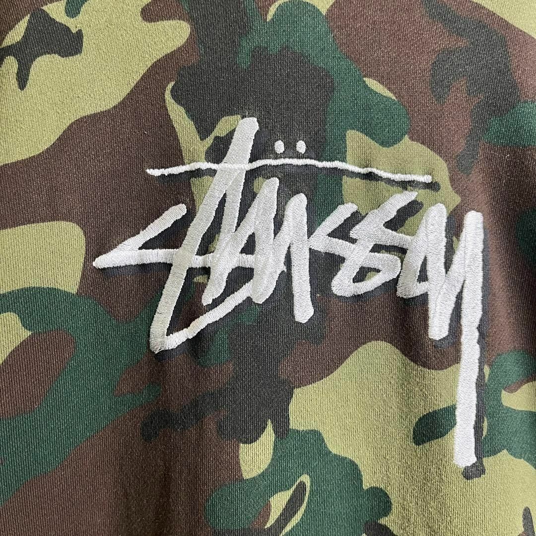 STUSSY(ステューシー)のステューシー プルオーバーパーカー カモフラ 刺繍センターロゴ フードロゴ M メンズのトップス(パーカー)の商品写真