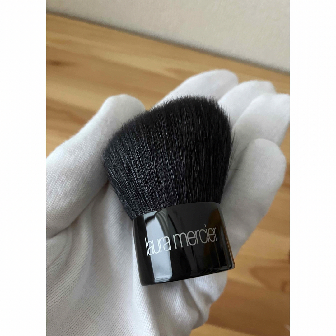 laura mercier(ローラメルシエ)のlaura mercier ローラメルシエ フェイスブラシ パウダーブラシ コスメ/美容のメイク道具/ケアグッズ(ブラシ・チップ)の商品写真