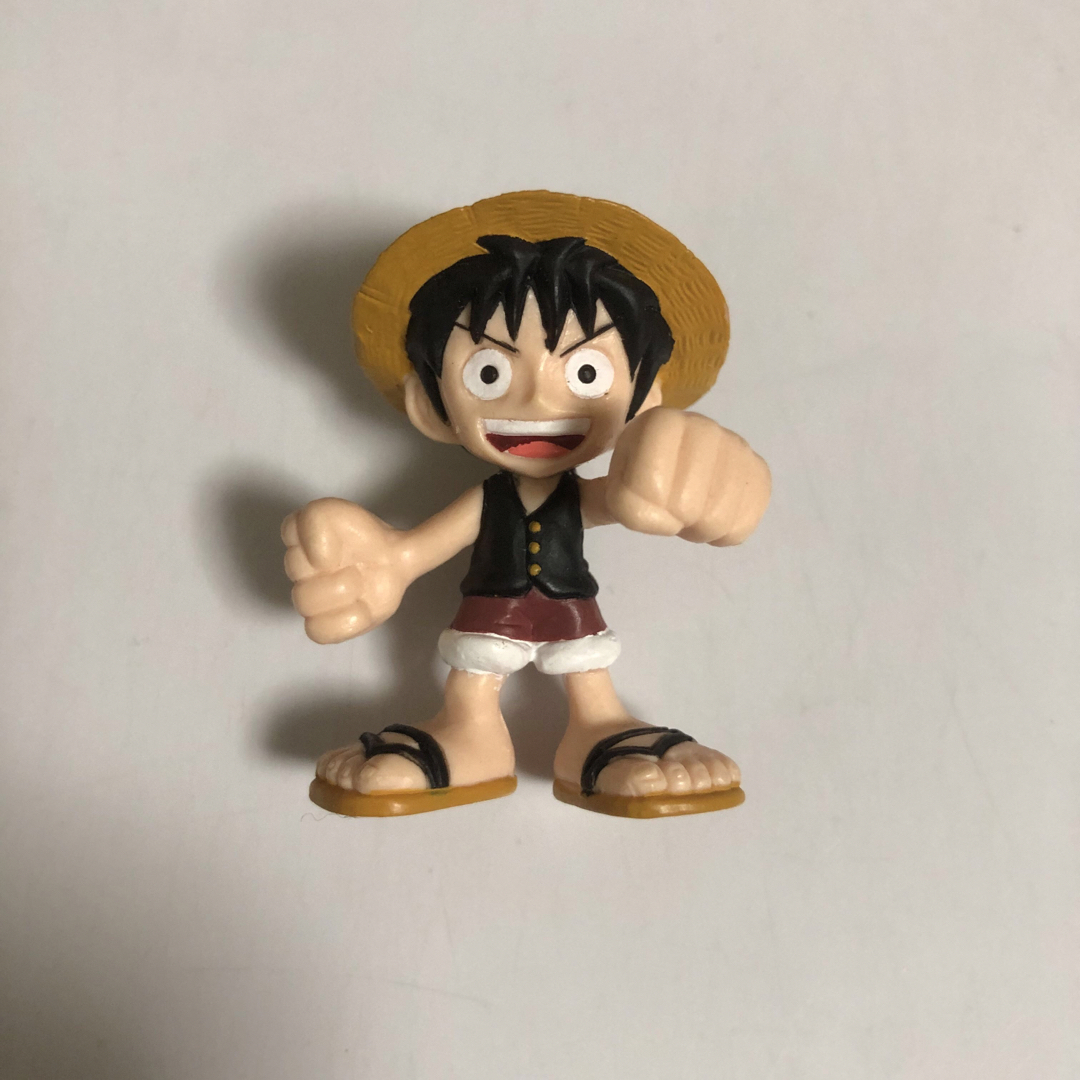 ONE PIECE(ワンピース)のワンピース　ルフィ　色違い　フィギュア  エンタメ/ホビーのおもちゃ/ぬいぐるみ(キャラクターグッズ)の商品写真