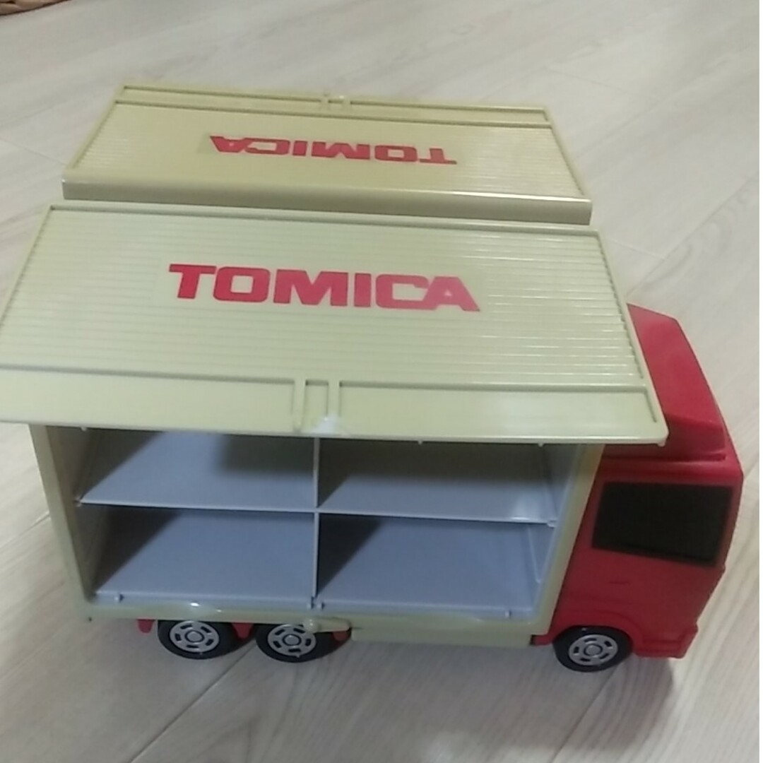 トミカシリーズ(トミカシリーズ)のトミカミニカー収納トラック・トミカ収納トラック エンタメ/ホビーのおもちゃ/ぬいぐるみ(ミニカー)の商品写真