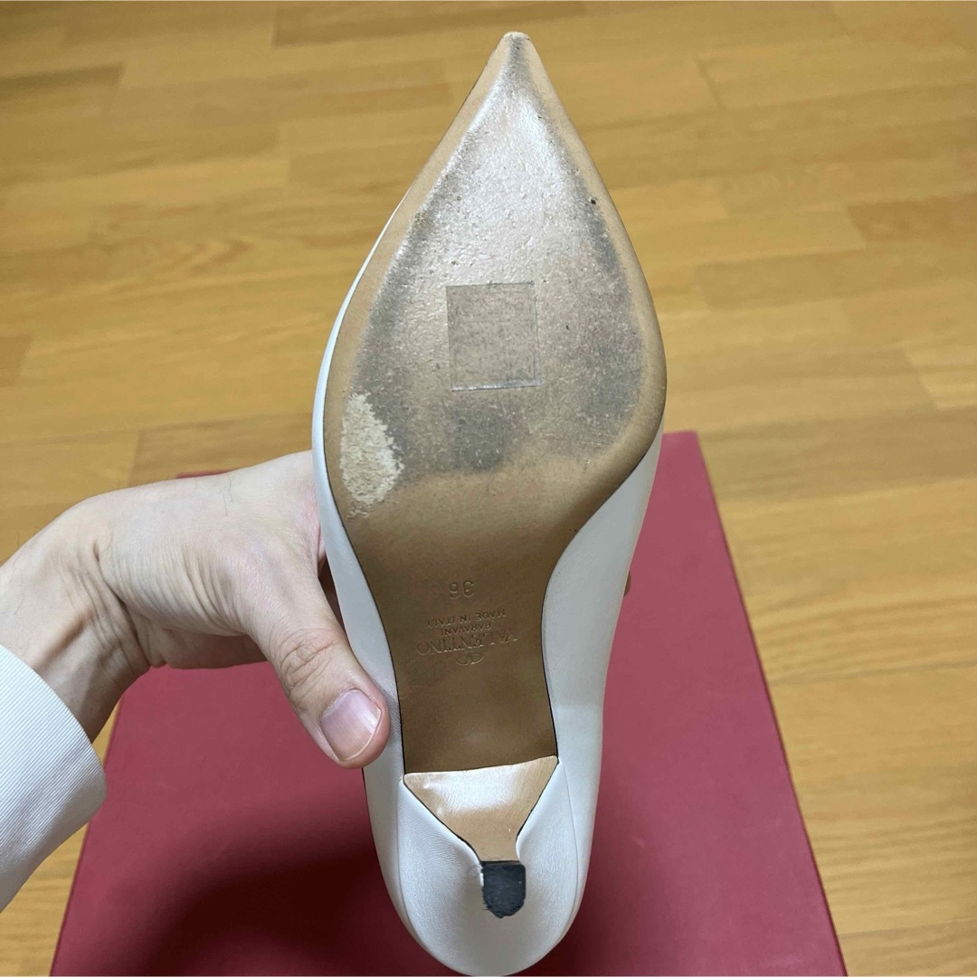 valentino garavani(ヴァレンティノガラヴァーニ)のヴァレンティノガラヴァーニ ショートブーツ ホワイト 白 36 アンクル レディースの靴/シューズ(ブーツ)の商品写真