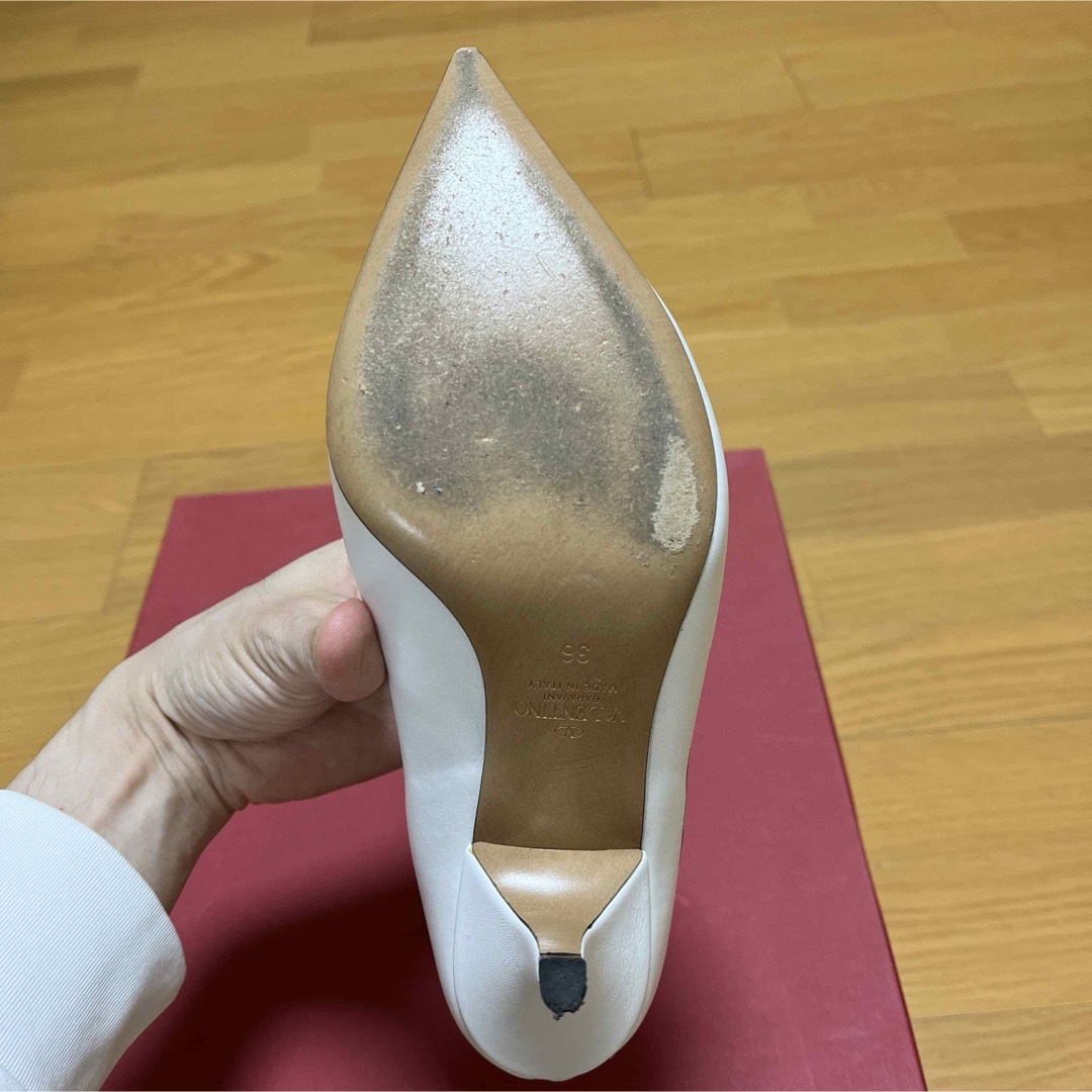 valentino garavani(ヴァレンティノガラヴァーニ)のヴァレンティノガラヴァーニ ショートブーツ ホワイト 白 36 アンクル レディースの靴/シューズ(ブーツ)の商品写真
