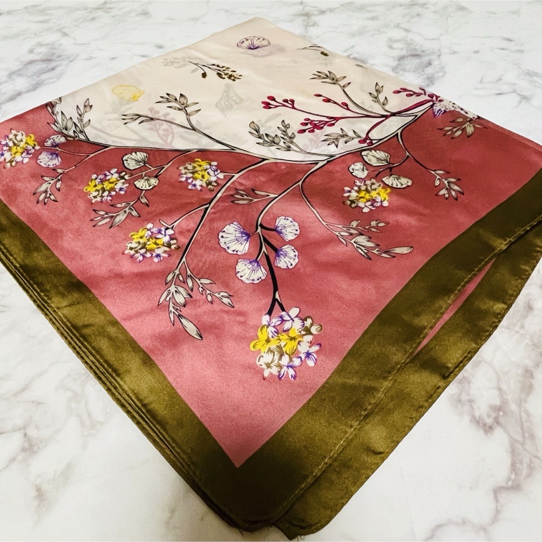 スカーフ バンダナ ショール ストール　バッグスカーフ　ヘアアクセ　小花　ピンク レディースのファッション小物(バンダナ/スカーフ)の商品写真