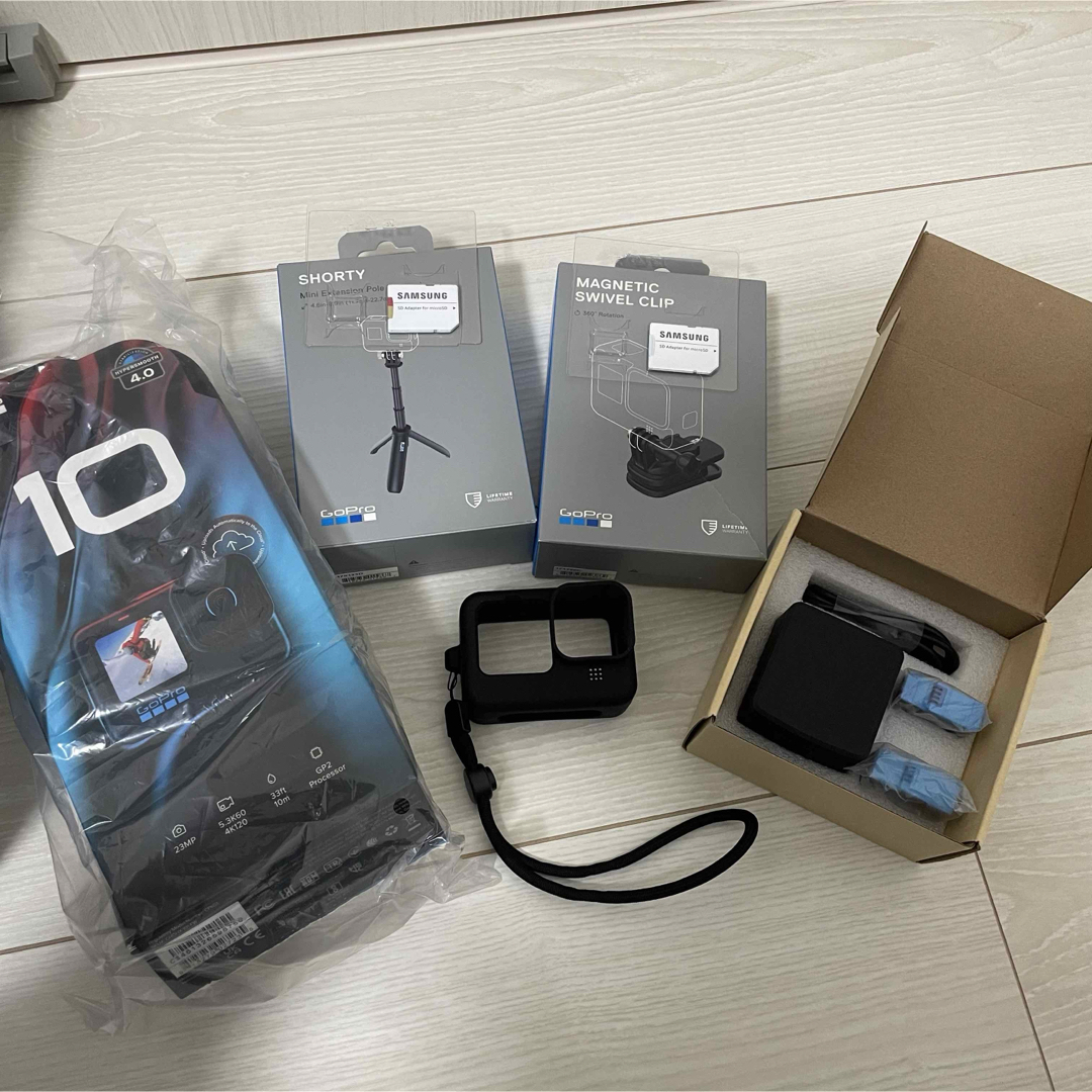 GoPro(ゴープロ)のGoPro10 CHDHX-101-FW HERO10 Black スマホ/家電/カメラのカメラ(コンパクトデジタルカメラ)の商品写真