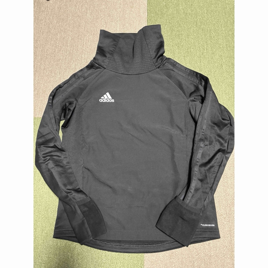 adidas(アディダス)のお値下げ中！adidas キッズ用アンダーシャツ　140cm キッズ/ベビー/マタニティのキッズ服男の子用(90cm~)(Tシャツ/カットソー)の商品写真