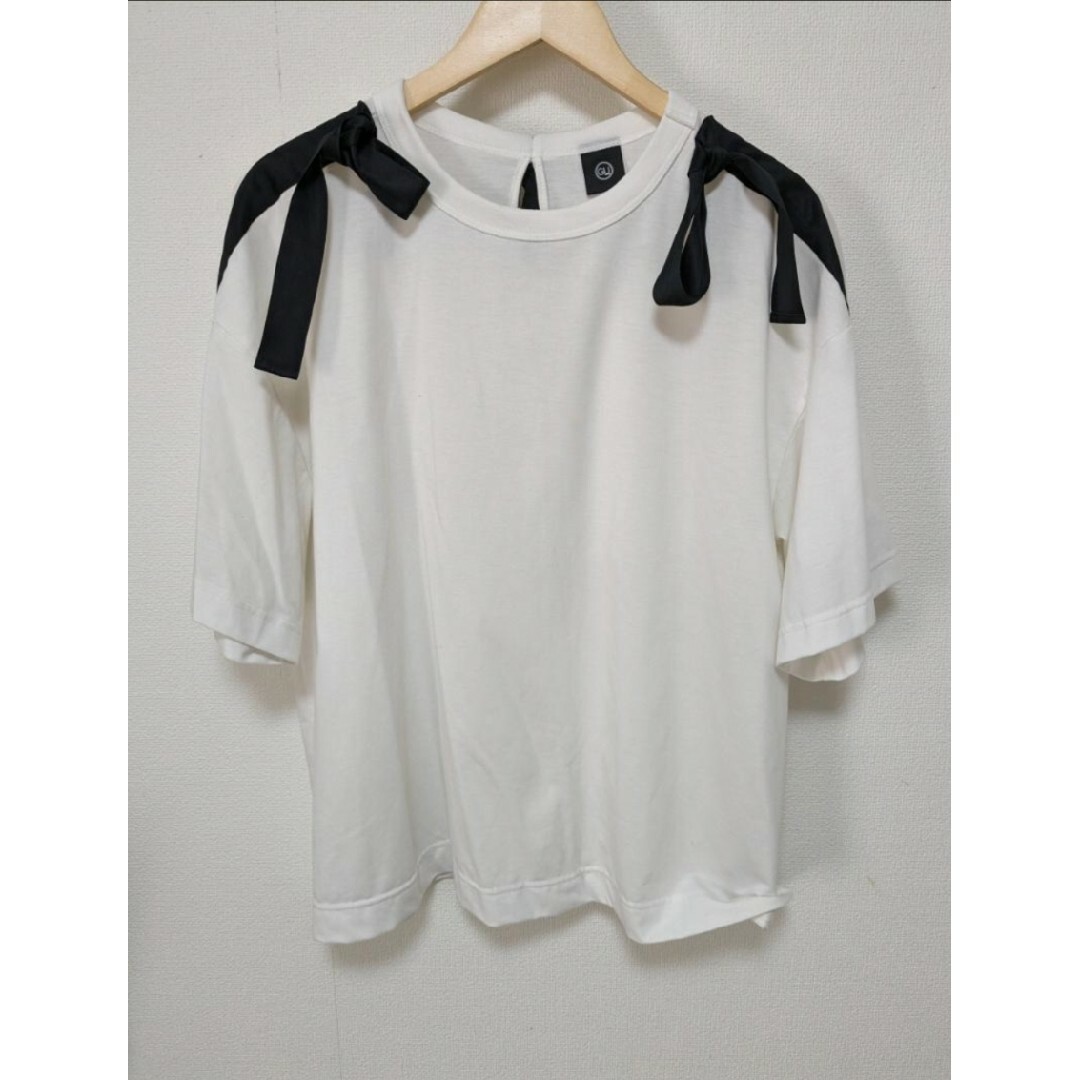 GU(ジーユー)のGU ジーユー リボンデザインTシャツ UNDERCOVER アンダーカバー レディースのトップス(Tシャツ(半袖/袖なし))の商品写真