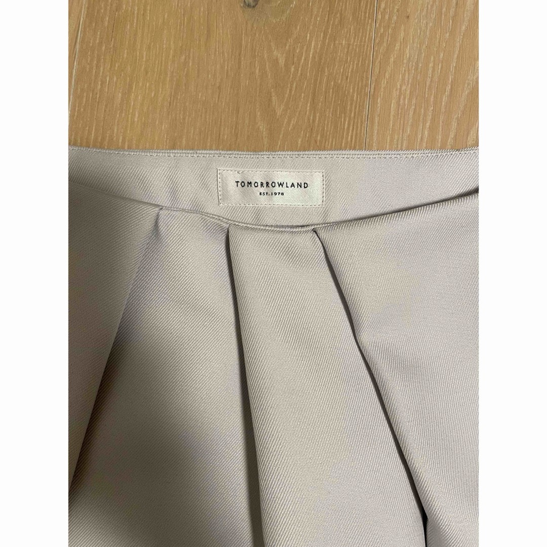 TOMORROWLAND(トゥモローランド)のTOMORROWLAND 美品アイスブルースカート レディースのスカート(ひざ丈スカート)の商品写真