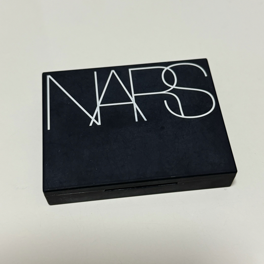 NARS(ナーズ)のNARS ライトリフレクティングセッティングパウダー プレスト N コスメ/美容のベースメイク/化粧品(フェイスパウダー)の商品写真