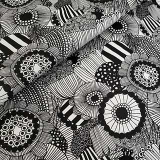 マリメッコ(marimekko)のキャンバス生地　帆布　マリメッコ柄風シールトラプータルハ　黒　145×50㎝(生地/糸)