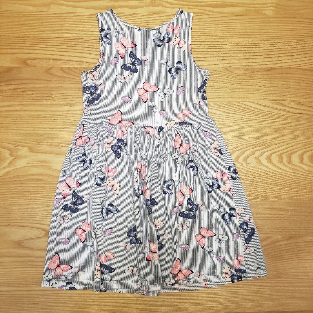 H&M(エイチアンドエム)のH&M ストライプバタフライ柄ワンピース キッズ/ベビー/マタニティのキッズ服女の子用(90cm~)(ワンピース)の商品写真