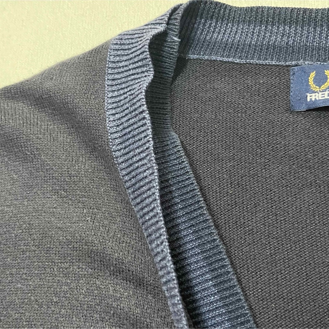 FRED PERRY(フレッドペリー)の【FRED PERRY】ハイゲージニット カーディガン ワンポイントロゴ 二枚襟 メンズのトップス(カーディガン)の商品写真