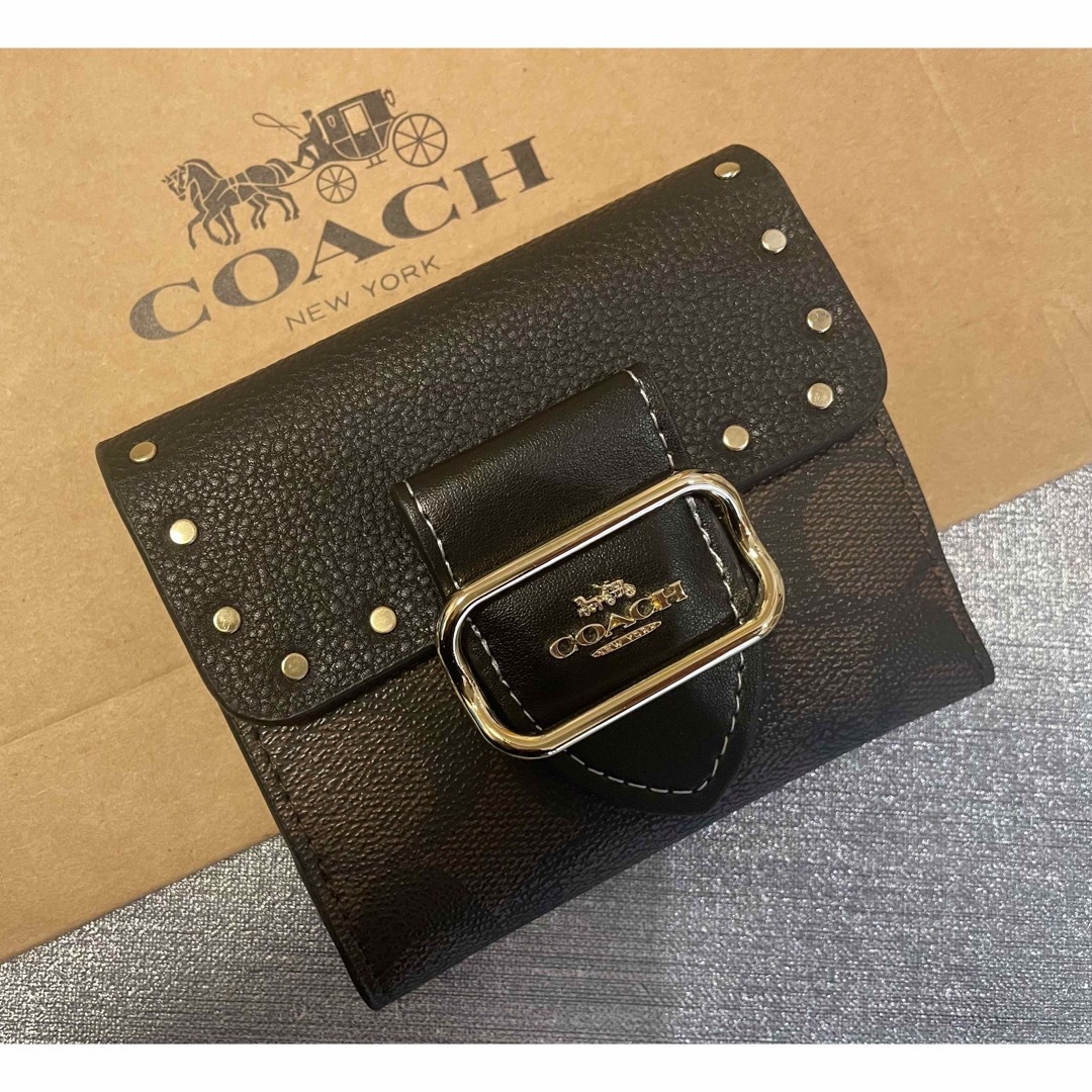 COACH(コーチ)のCOACH ミニウォレット　スモール　スタッズ　ブラック　黒　未使用品 レディースのファッション小物(財布)の商品写真