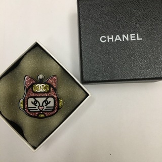 シャネル(CHANEL)のシャネル　猫ブローチ　ピンク(ブローチ/コサージュ)