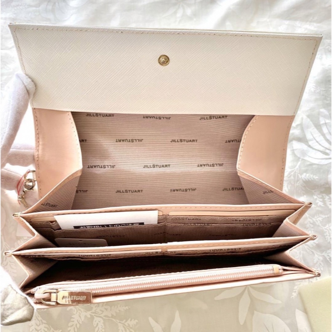 JILLSTUART(ジルスチュアート)の【新品】ジルスチュアート プリズム  BOX 長財布　ホワイト　ジル　財布　白 レディースのファッション小物(財布)の商品写真