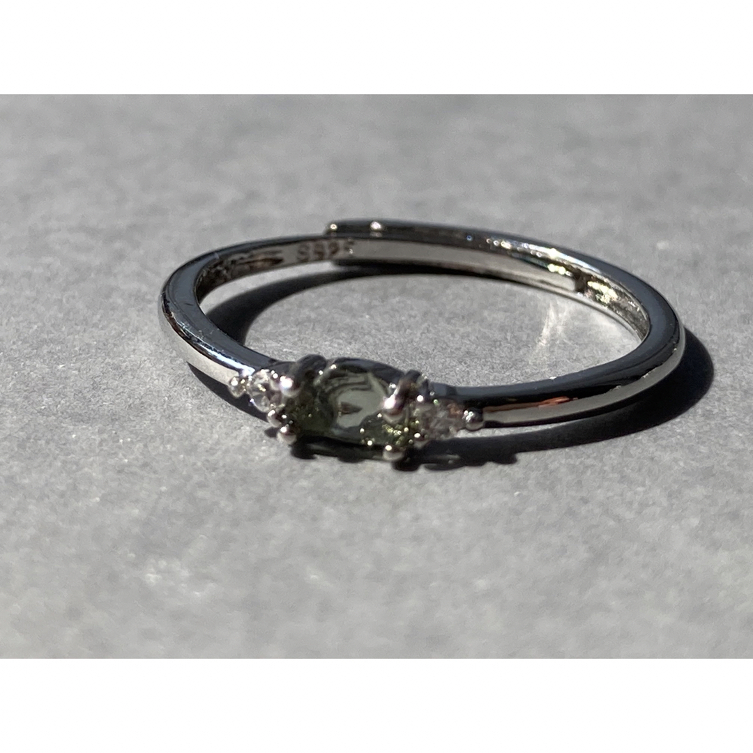 モルダバイト　リング　天然石リング　フリーサイズ　シルバー925  磨き レディースのアクセサリー(リング(指輪))の商品写真