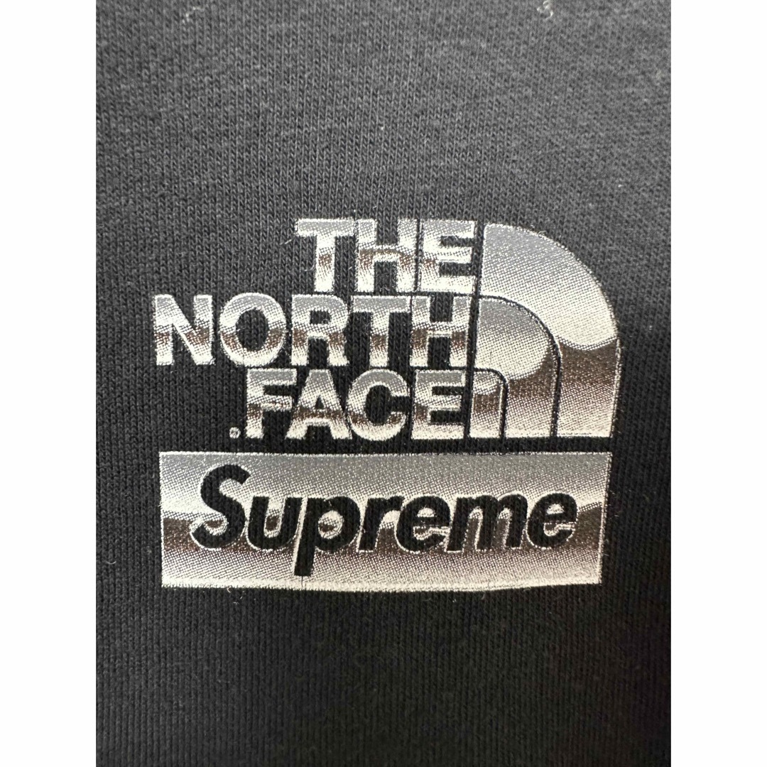 Supreme(シュプリーム)のsupreme northface Metallic Sweatshirt メンズのトップス(パーカー)の商品写真