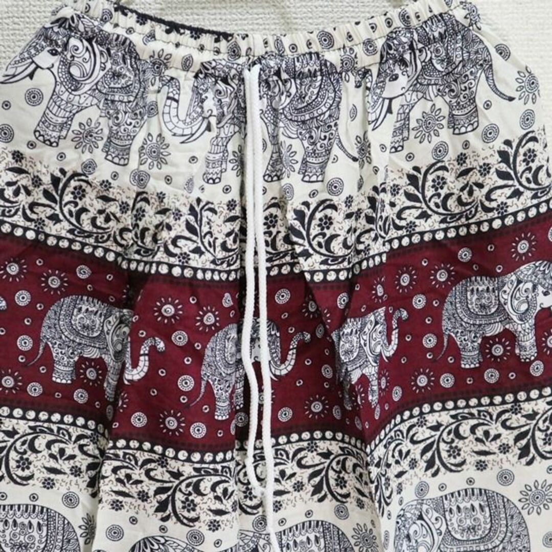 【新品】タイパンツ　装飾品を身に着けた大中の象　ボーダー風　エンジ系 メンズのパンツ(サルエルパンツ)の商品写真