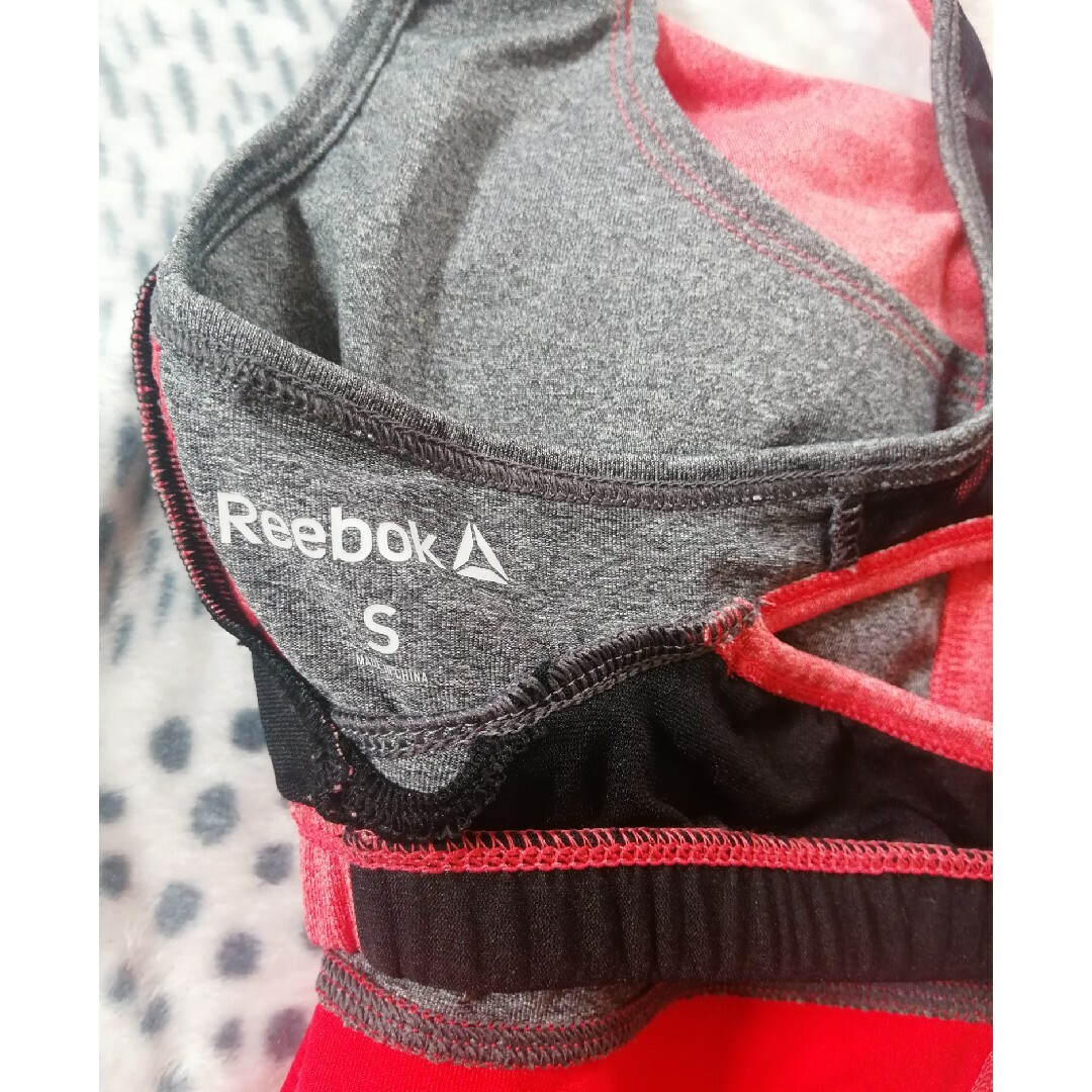 Reebok(リーボック)のReebok　リーボック　カップ付きタンクトップ　Sサイズ スポーツ/アウトドアのトレーニング/エクササイズ(トレーニング用品)の商品写真