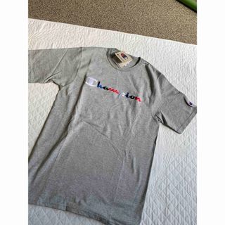 チャンピオン(Champion)の新品タグ付き☆チャンピオン　Ｔシャツ☆サイズＳ(Tシャツ/カットソー(半袖/袖なし))