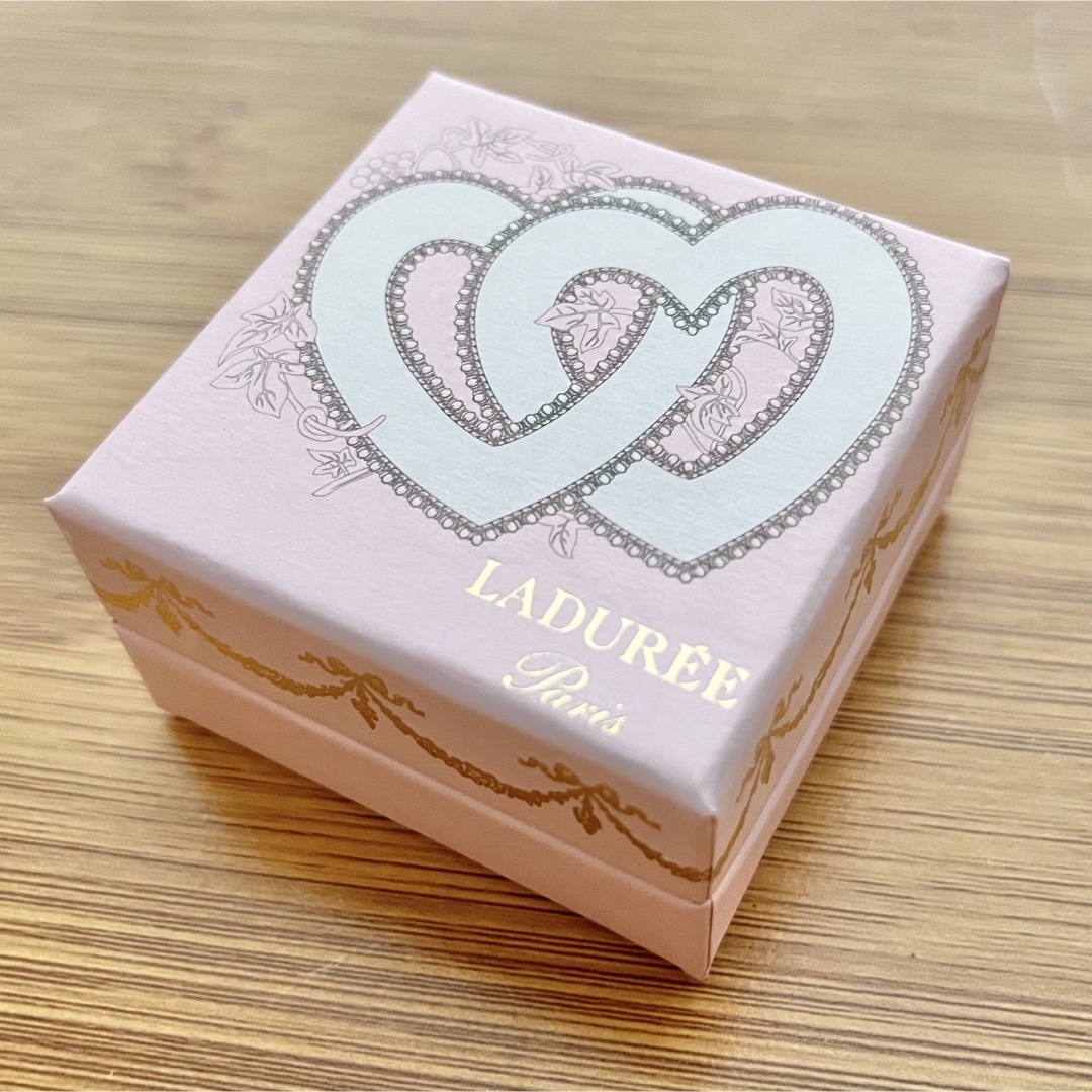 LADUREE(ラデュレ)のラデュレ マカロンボックス 空箱 ハート リボン ピンク LADUREE インテリア/住まい/日用品のインテリア小物(小物入れ)の商品写真