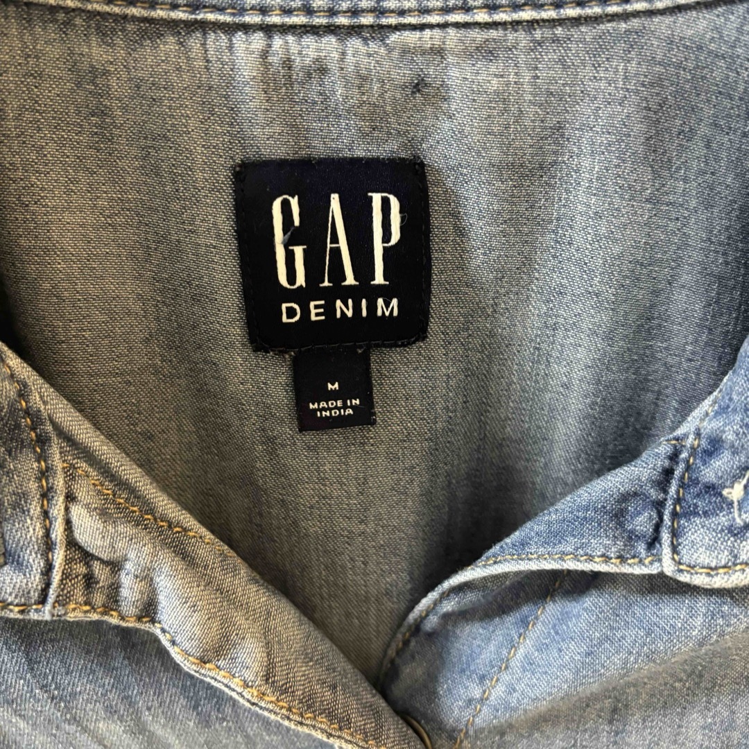 GAP(ギャップ)の【値下げ中】GAP  デニムシャツ レディースのトップス(シャツ/ブラウス(長袖/七分))の商品写真